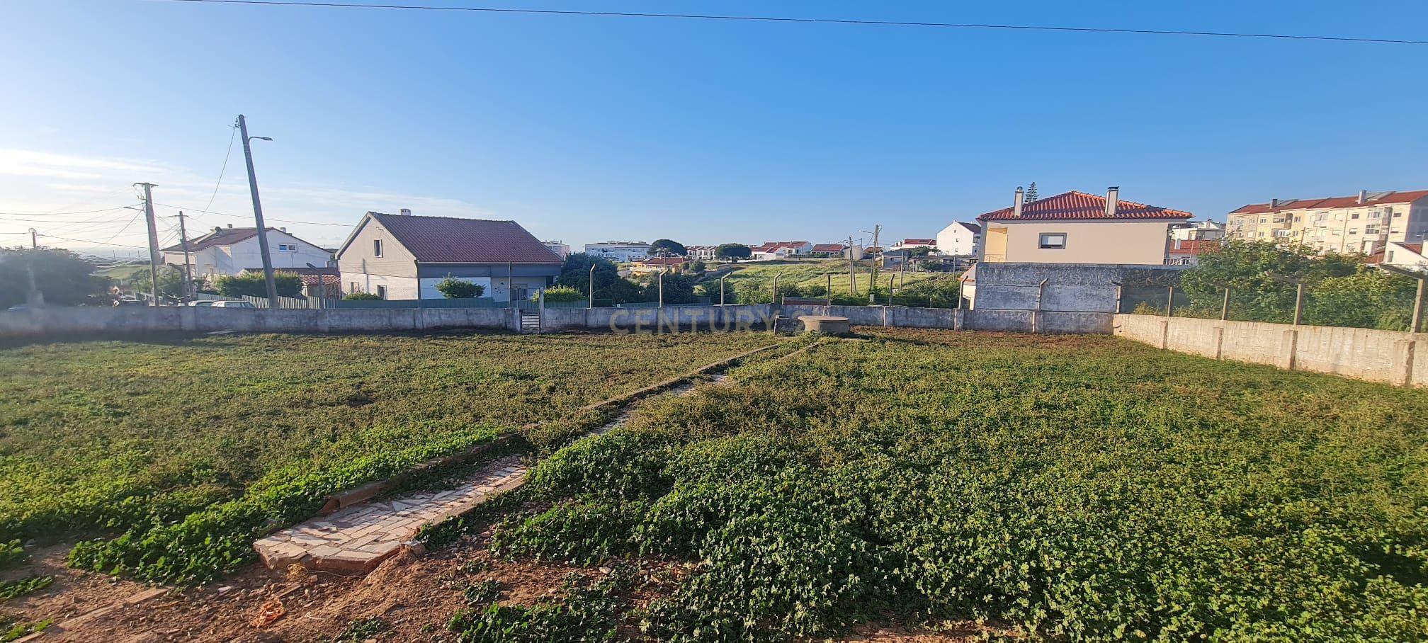 Fotografia 4 de Terreno Urbano com 940 m2 , com capacidade para construção de 2 Moradias