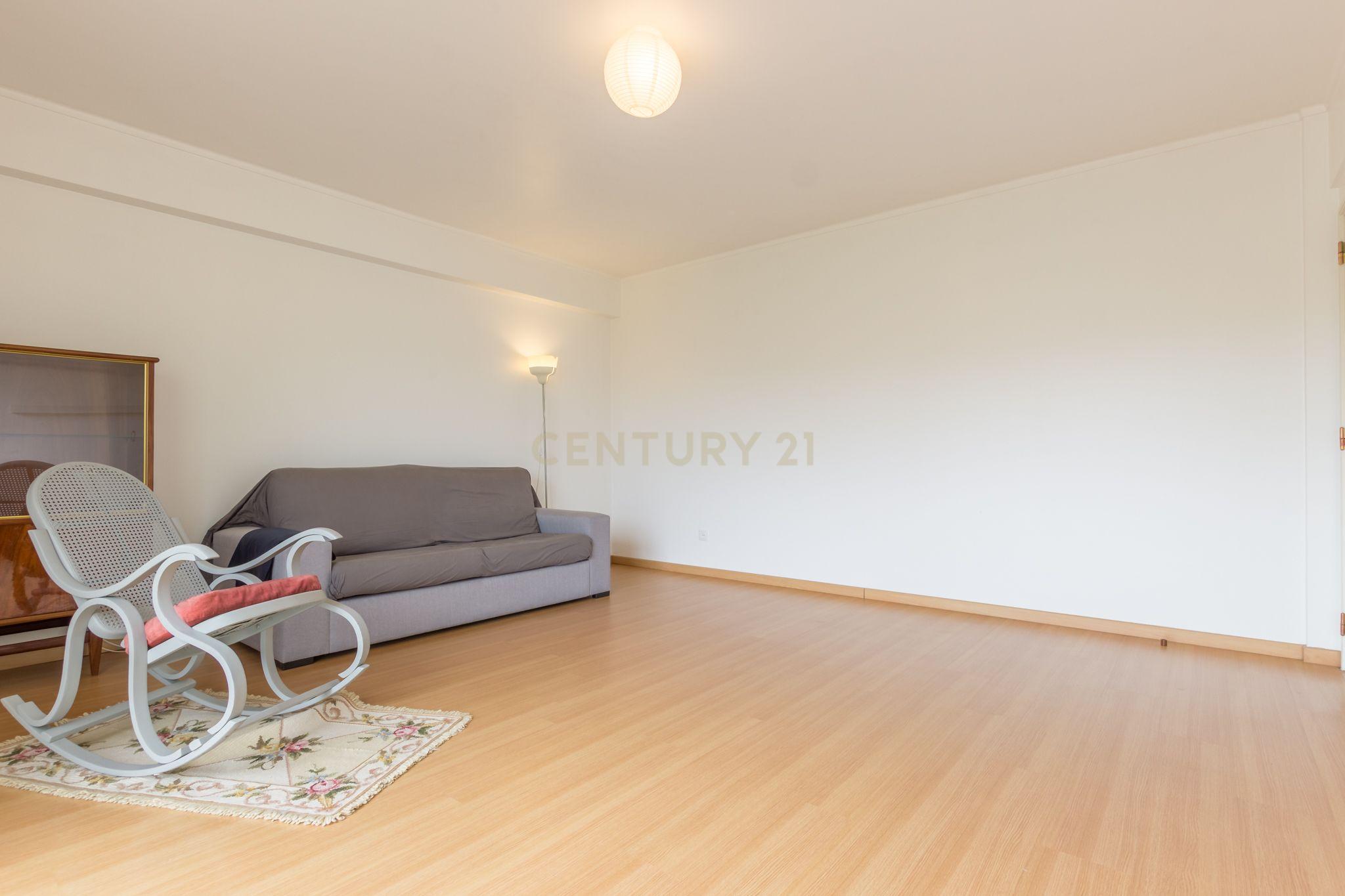 Apartamento T3 - Paço de Arcos - Image 4