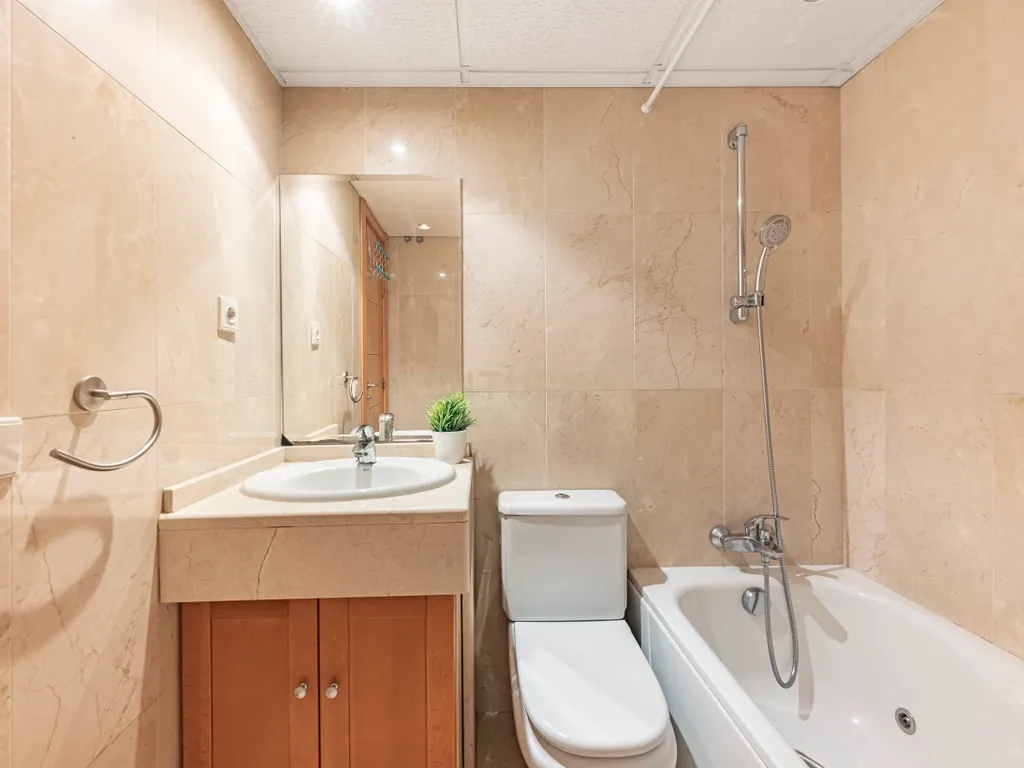 APARTAMENTO EM ESTEPONA: CONFORTO E LOCALIZAÇÃO PRIVILEGIADA - Image 21