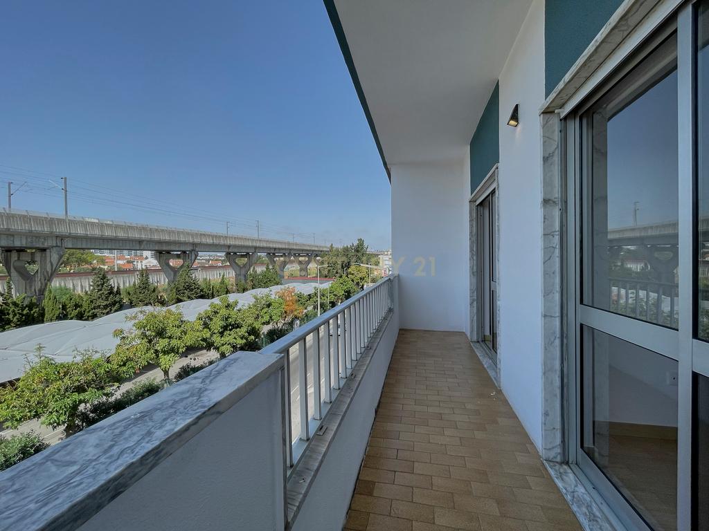 T2 para Arrendamento em Corroios – Conforto, Modernidade e Localização Privilegiada - Image 32