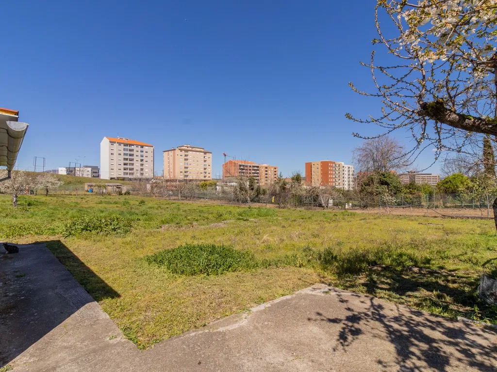 Moradia Bifamiliar + Anexo com #TERRENO -#CENTRO DE BRAGANÇA - Image 2