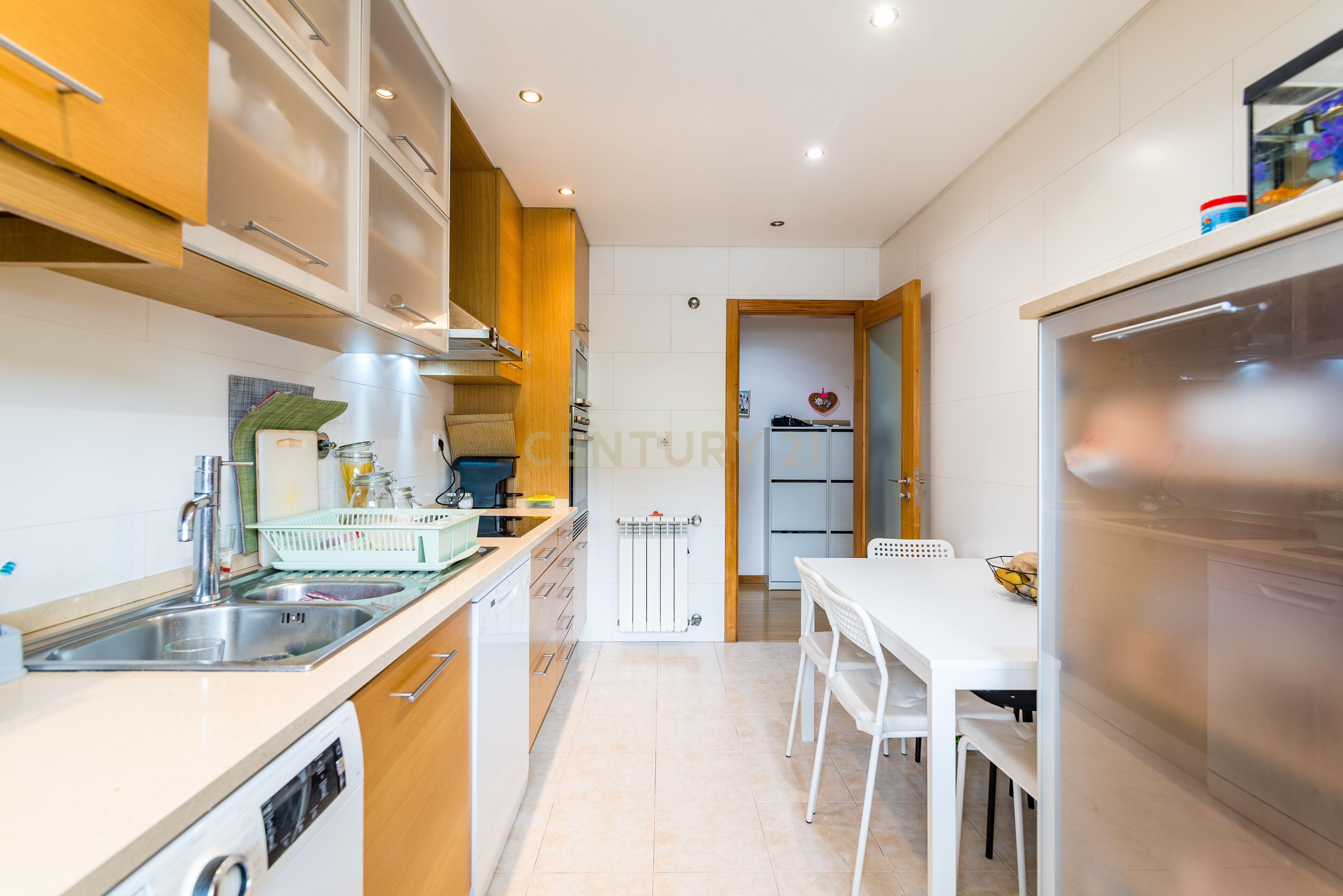 Apartamento T2 com Terraço em Loures - Excelente Oportunidade! - Image 2