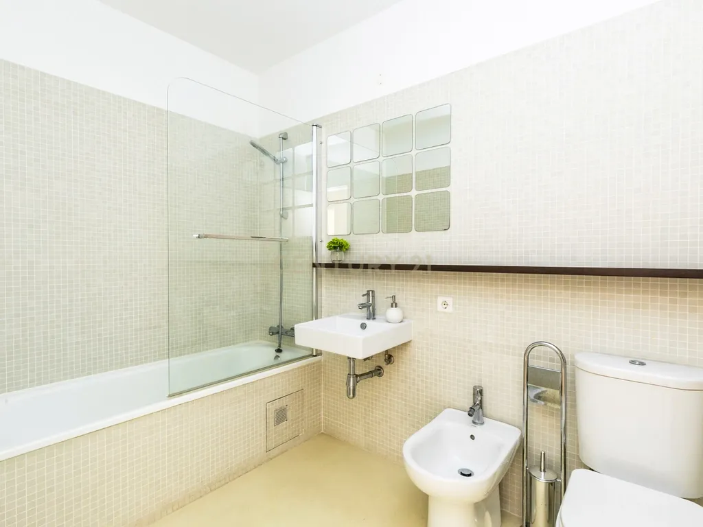 LUMINOSO APARTAMENTO T3 - Condomínio EPUL Entrecampos, com área bruta - Image 10