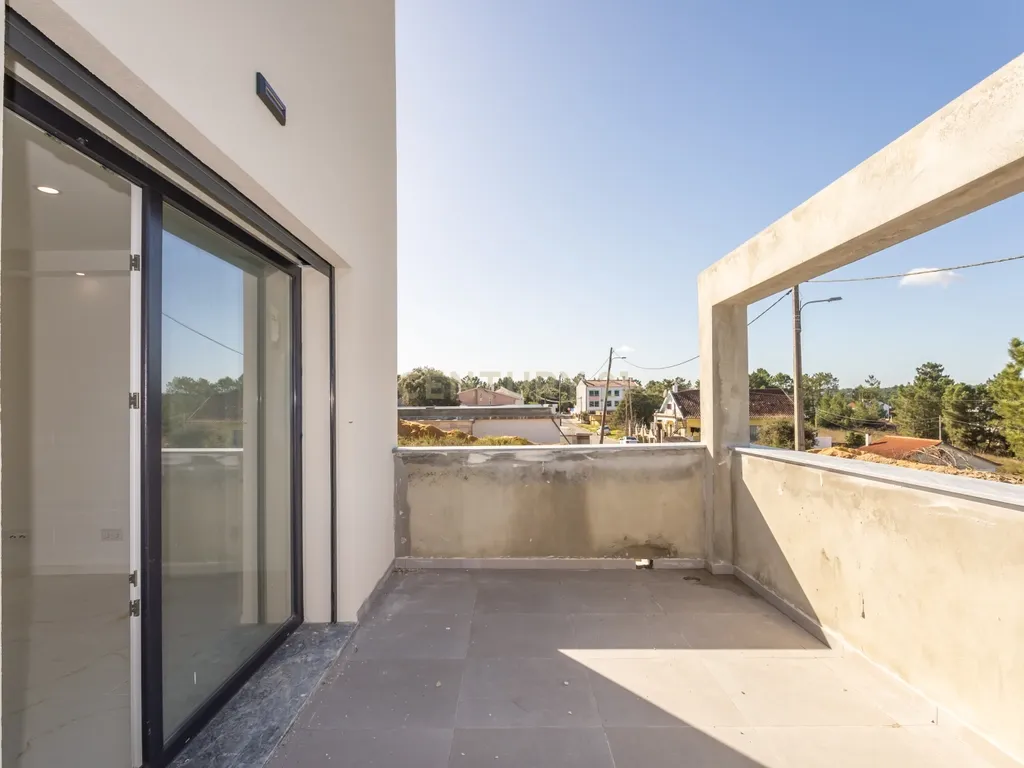 Carisma e boas áreas na sua Moradia Nova T4 Suites!!! no Pinhal do General - Image 6