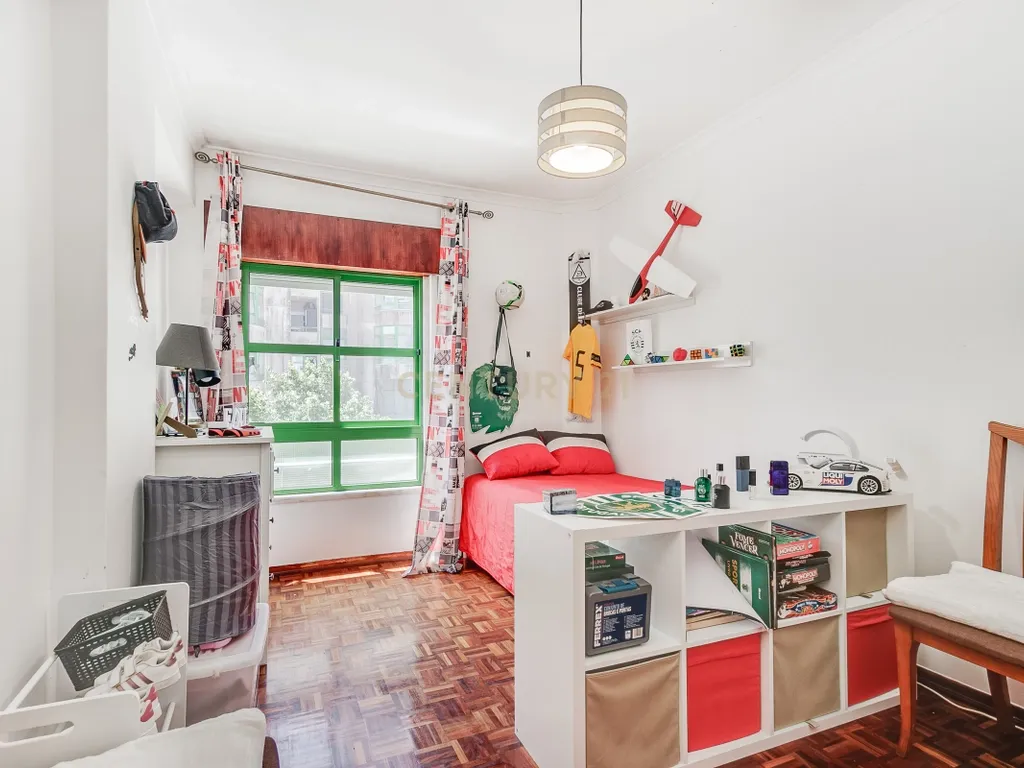 Apartamento T3 com boas áreas, varandas e arrecadação – Rinchoa, Rio de Mouro - Image 22