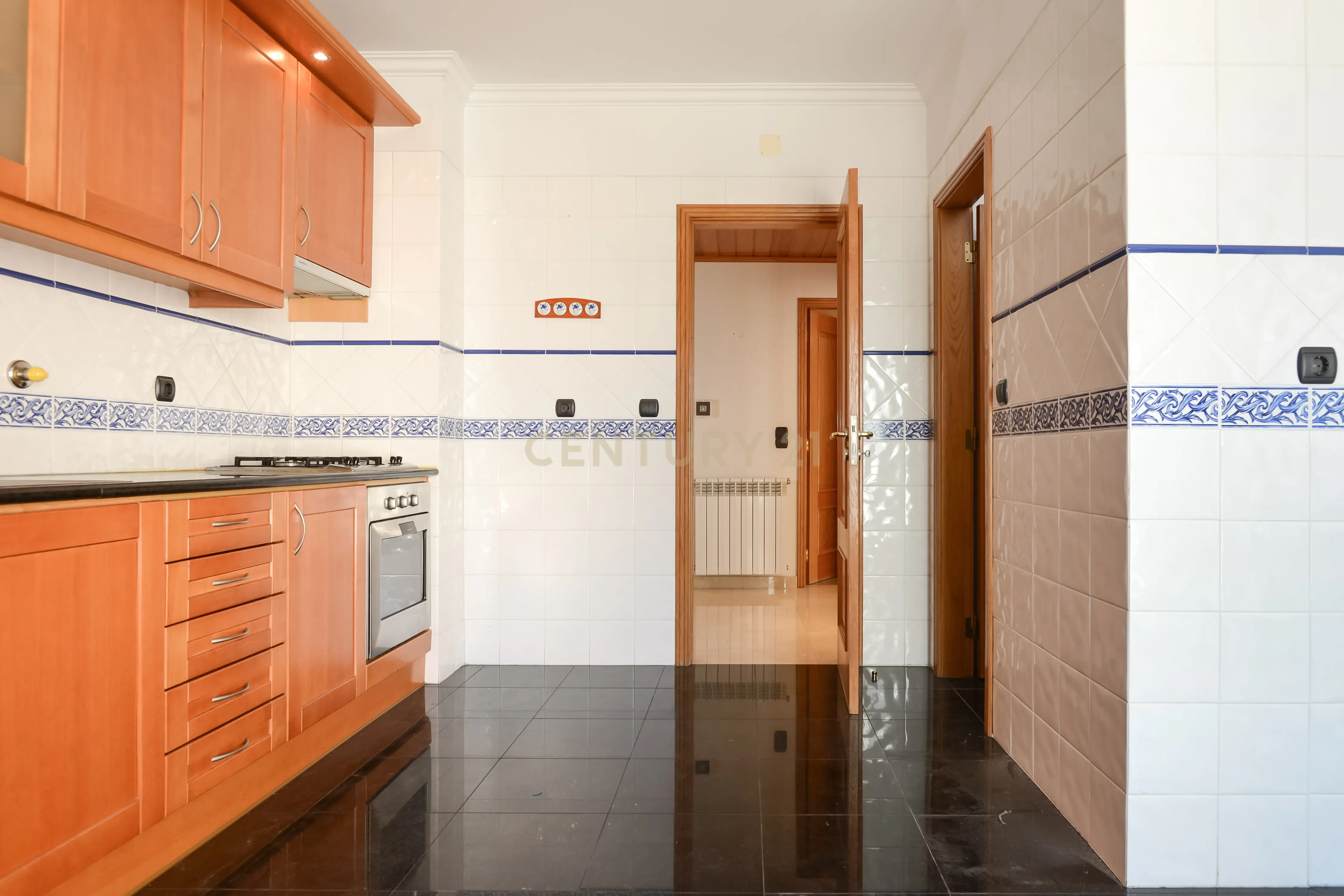 Fotografia 8 de Apartamento T2 com Vista Mar, 2 lugares de garagem na Parede, Cascais