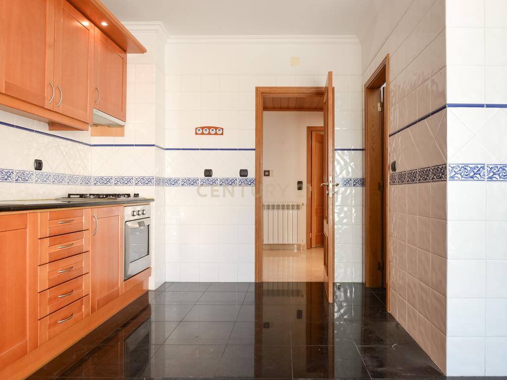 Apartamento T2 com Vista Mar, 2 lugares de garagem na Parede, Cascais - Image 8