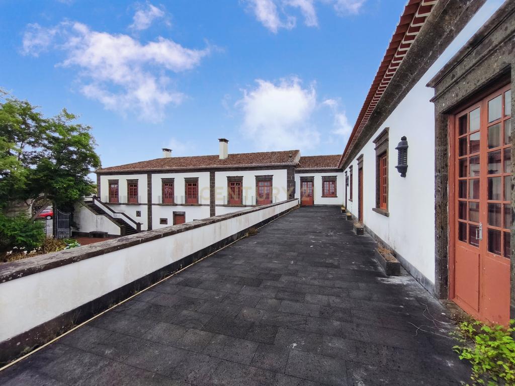 Solar Histórico com Vista Panorâmica na Lagoa - Image 3