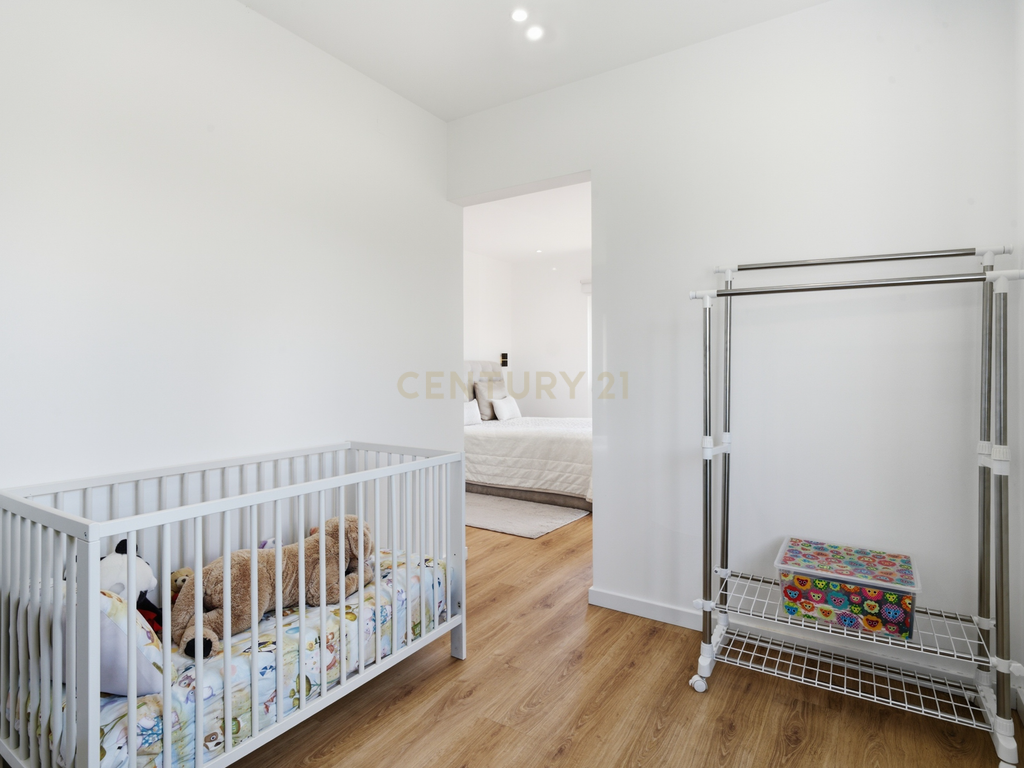 Moradia Isolada com Piscina em Lote de 908 m² | Sala Ampla | Jardim e Vista Desafogada -Mafra - Image 32