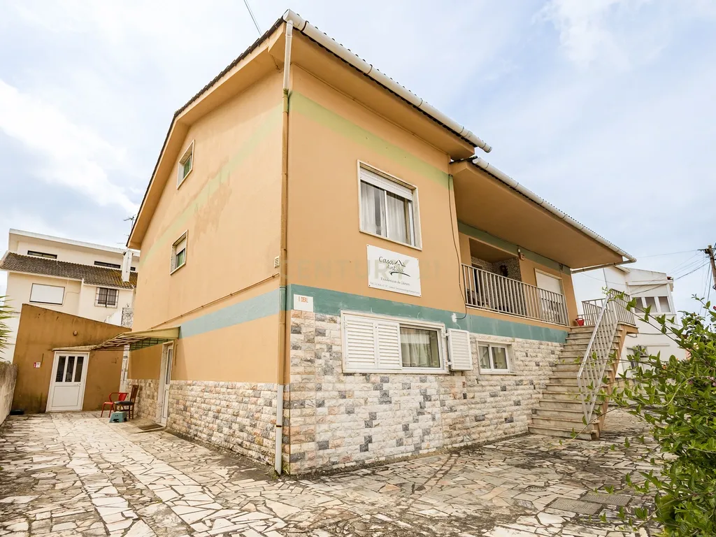 Moradia com Residência Sénior em Pleno Funcionamento à Venda - Image 7