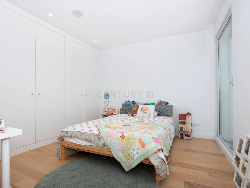 Moradia Nova com 5 quartos + 2 dentro de um condomínio localizado a apenas 5 minutos do Kings College Cascais - Image 22