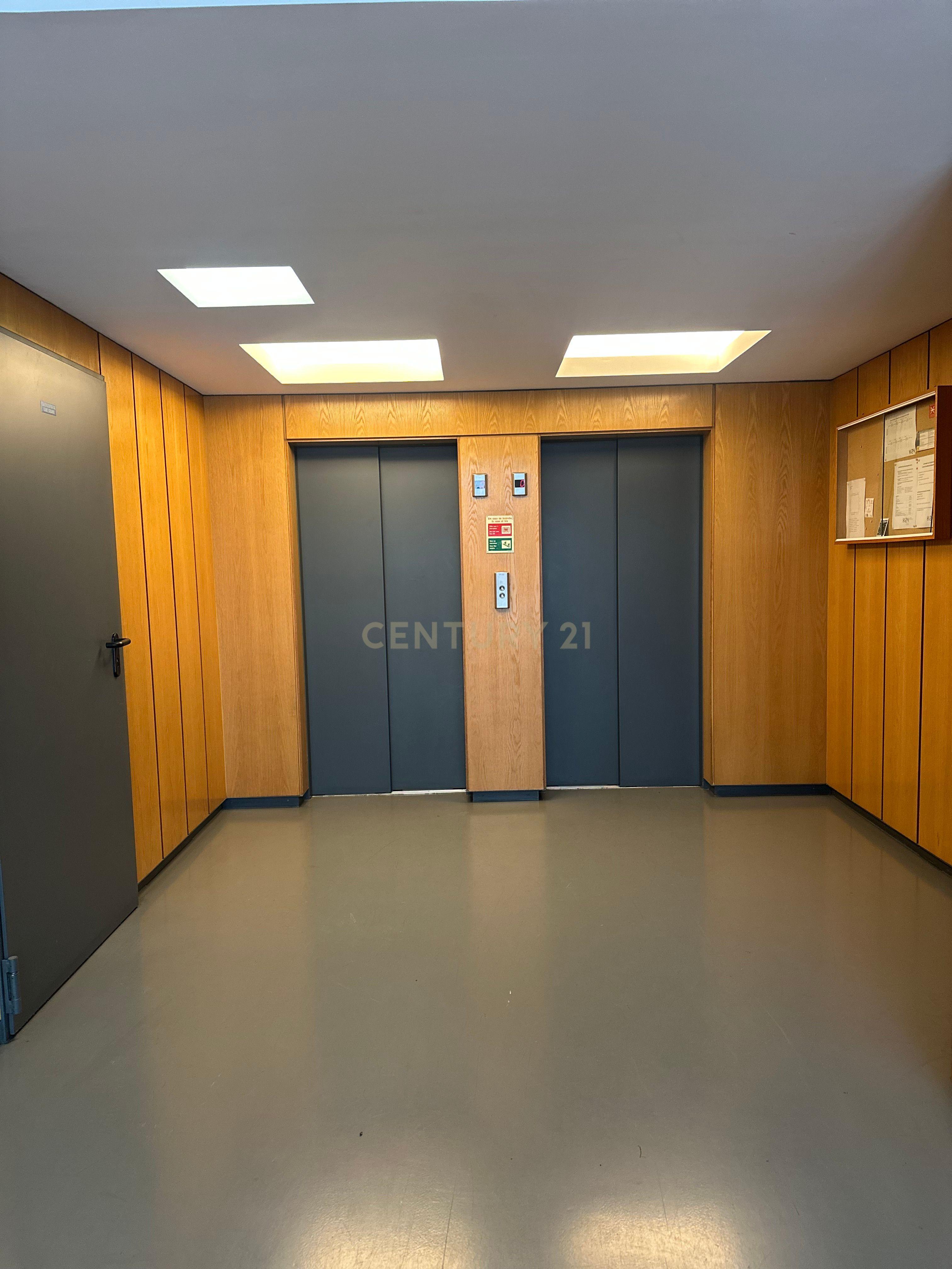 Apartamento T2 com 118m2 para venda nas Avenidas Novas com uma excelente localização proximo da estação de Entrecampos e da Cidade Universitária. - Image 39