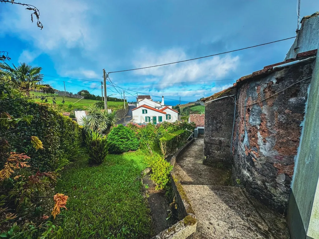 Moradia com vista mar no Nordeste – Rua do Cinzeiro, Pedreira - Image 13