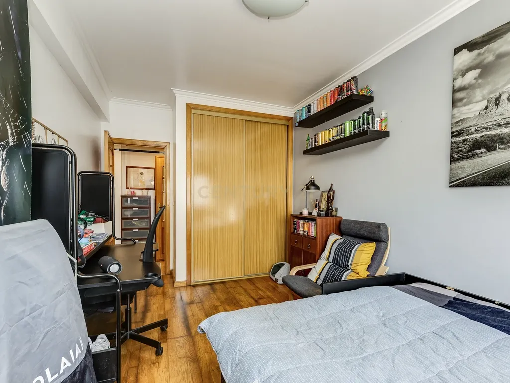 Apartamento T2 em Monte Abraão 97m², Varanda e Lareira - Image 19
