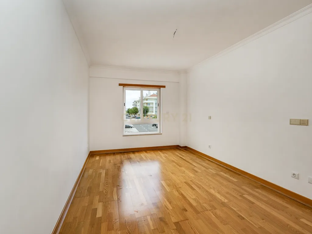 Apartamento T3 na Serra das Brancas, com box de 67m2 e arrecadação. - Image 19