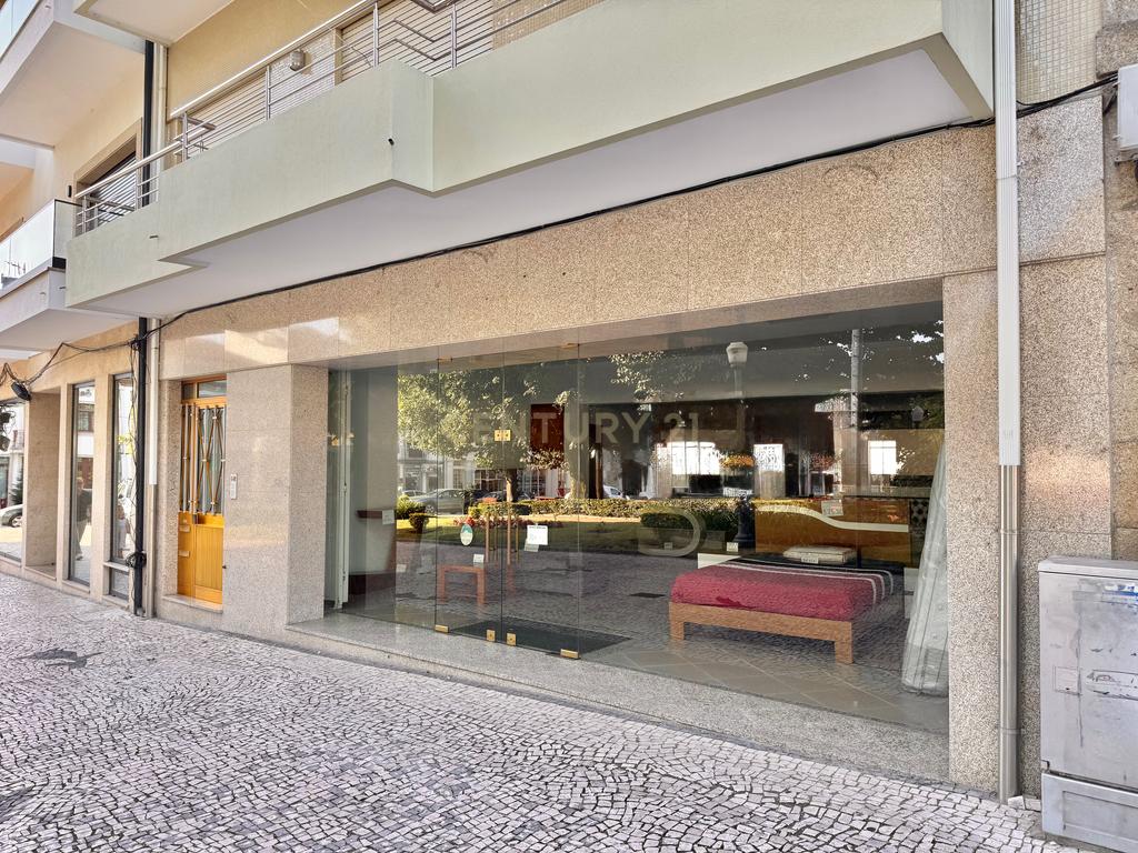 Loja com 250m2 no coração da cidade de Santo Tirso  - Image 27