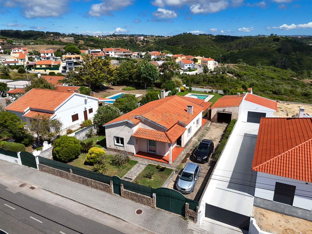 Moradia Isolada com Piscina em Lote de 908 m² | Sala Ampla | Jardim e Vista Desafogada -Mafra - Image 8