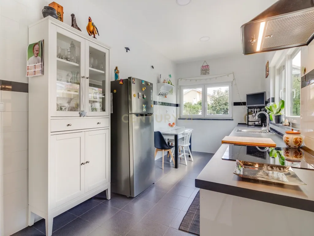 Moradia T3 Térrea Isolada com Zona Gourmet, Garagem e Carregamento Elétrico – Alcabideche - Image 7