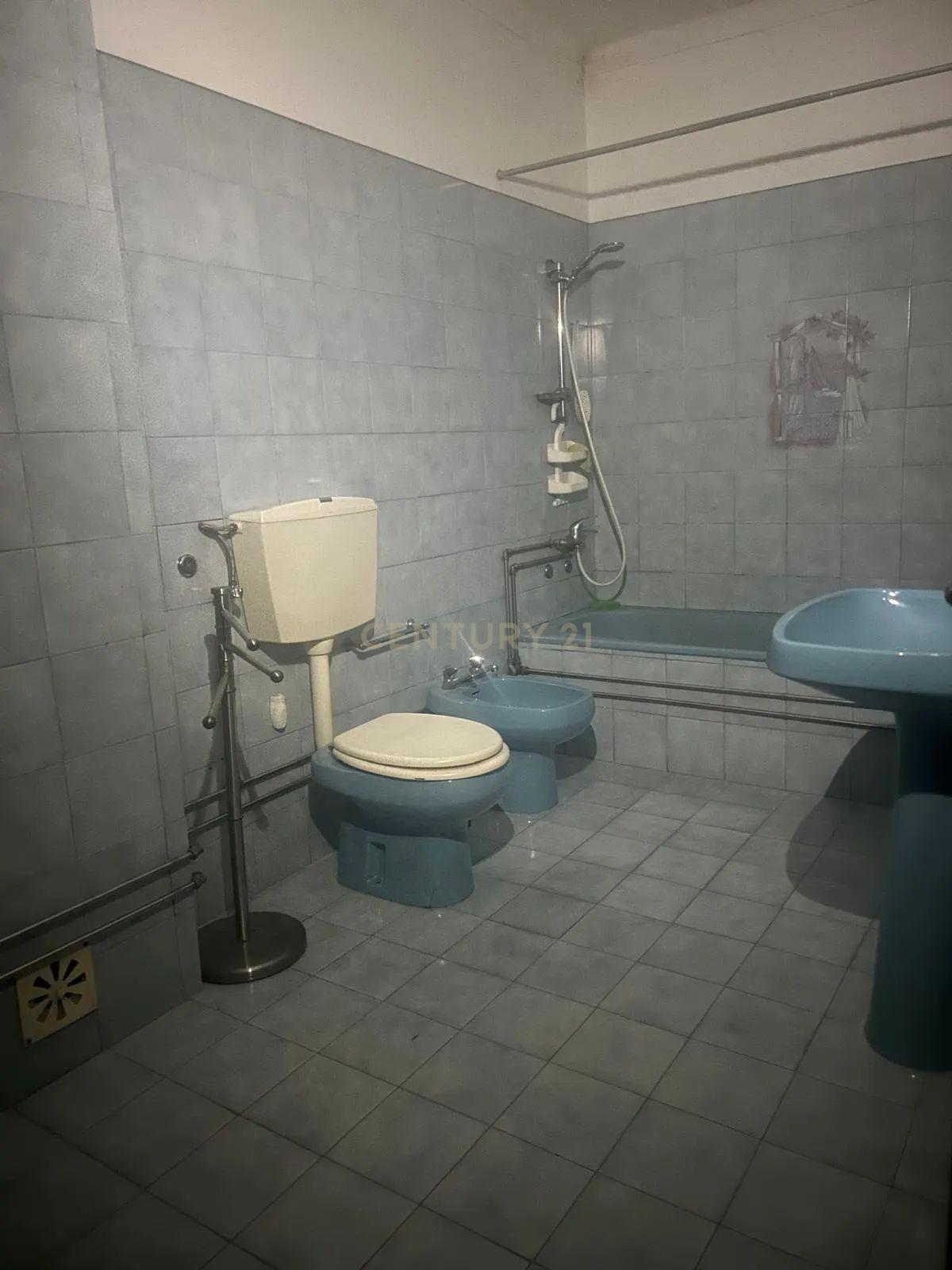 Fotografia 9 de Apartamento T2  - Arrendamento - Bem localizado na Nazaré