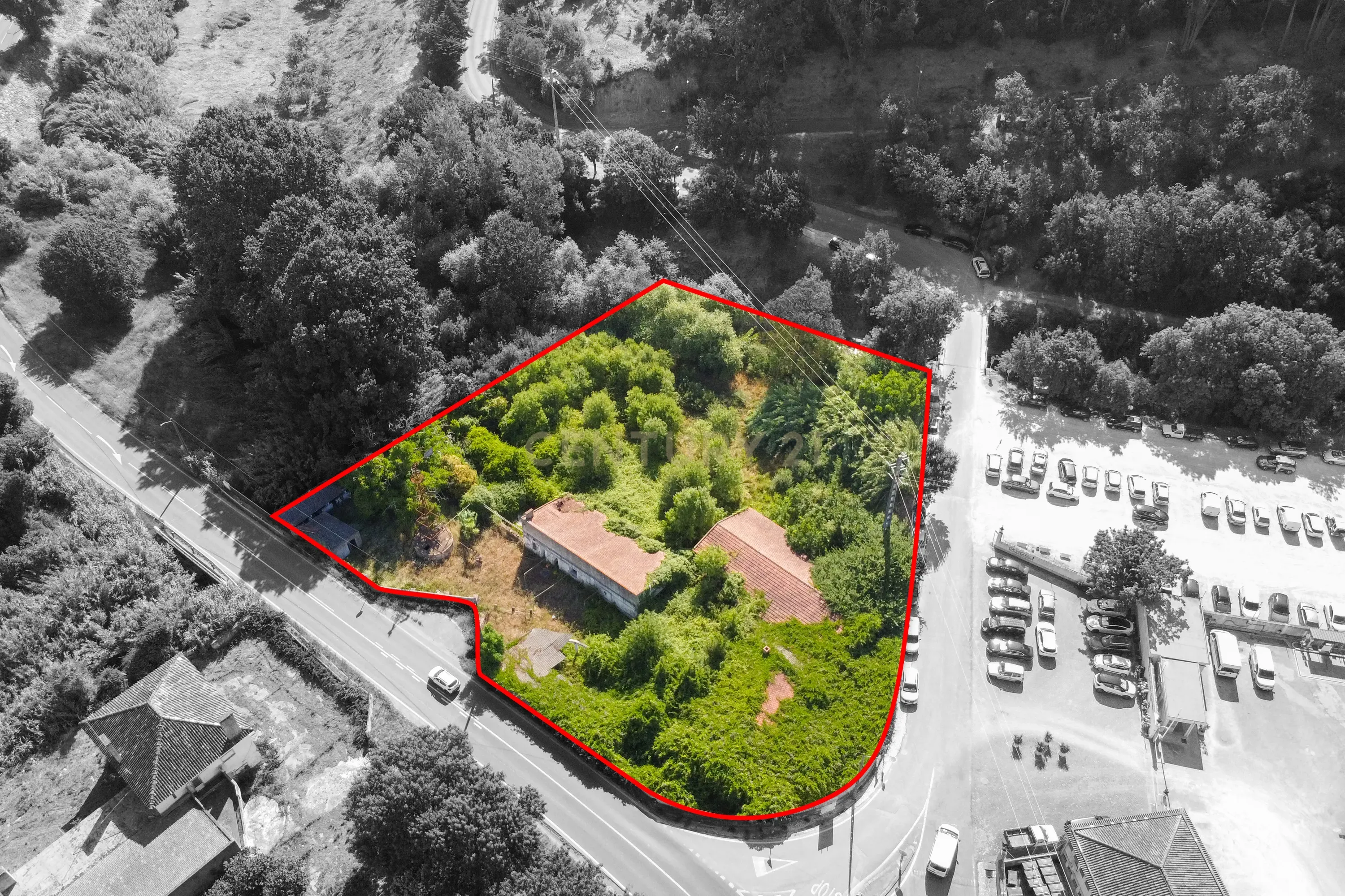 Terreno com possibilidade de construção de Posto de Combustível em Alenquer – 1.927 m² (Quinta da Barnabé)