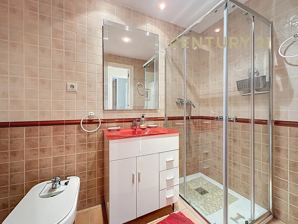 Apartamento de um quarto para arrendar em Torrox Costa com terraço e piscina - Image 7