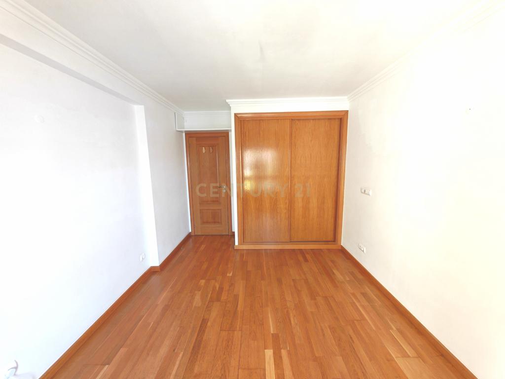 Imóvel T3 espaçoso nas Picoas, com 3 WC, 2 estacionamentos - Image 22