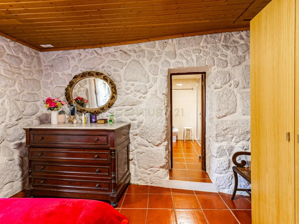 Um Refúgio no Gerês com 2 casas junto ao Rio - Image 36