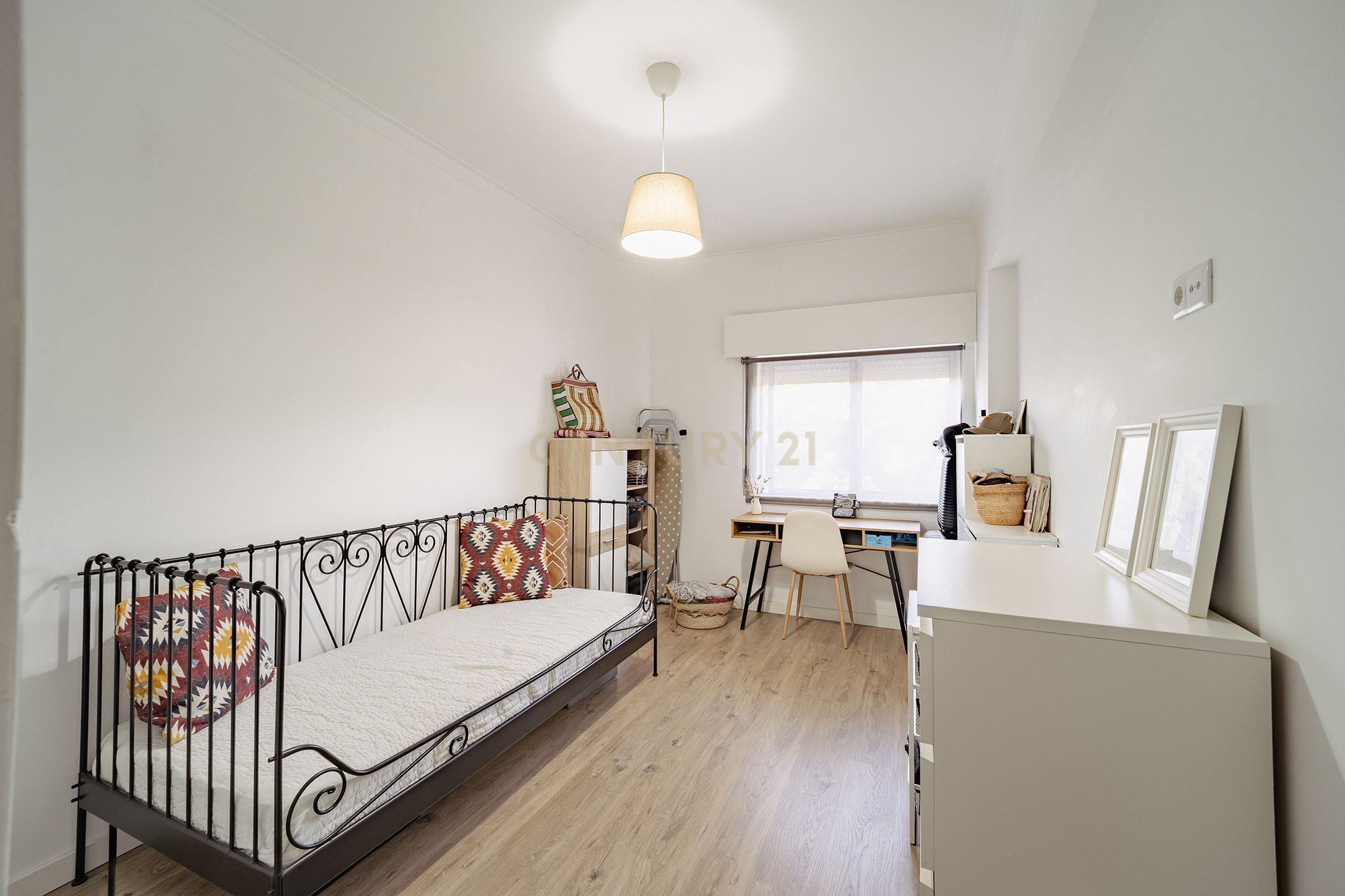 Fotografia 11 de Oportunidade Única no Feijó | T3 Remodelado, 107 m² e Pronto a Habitar