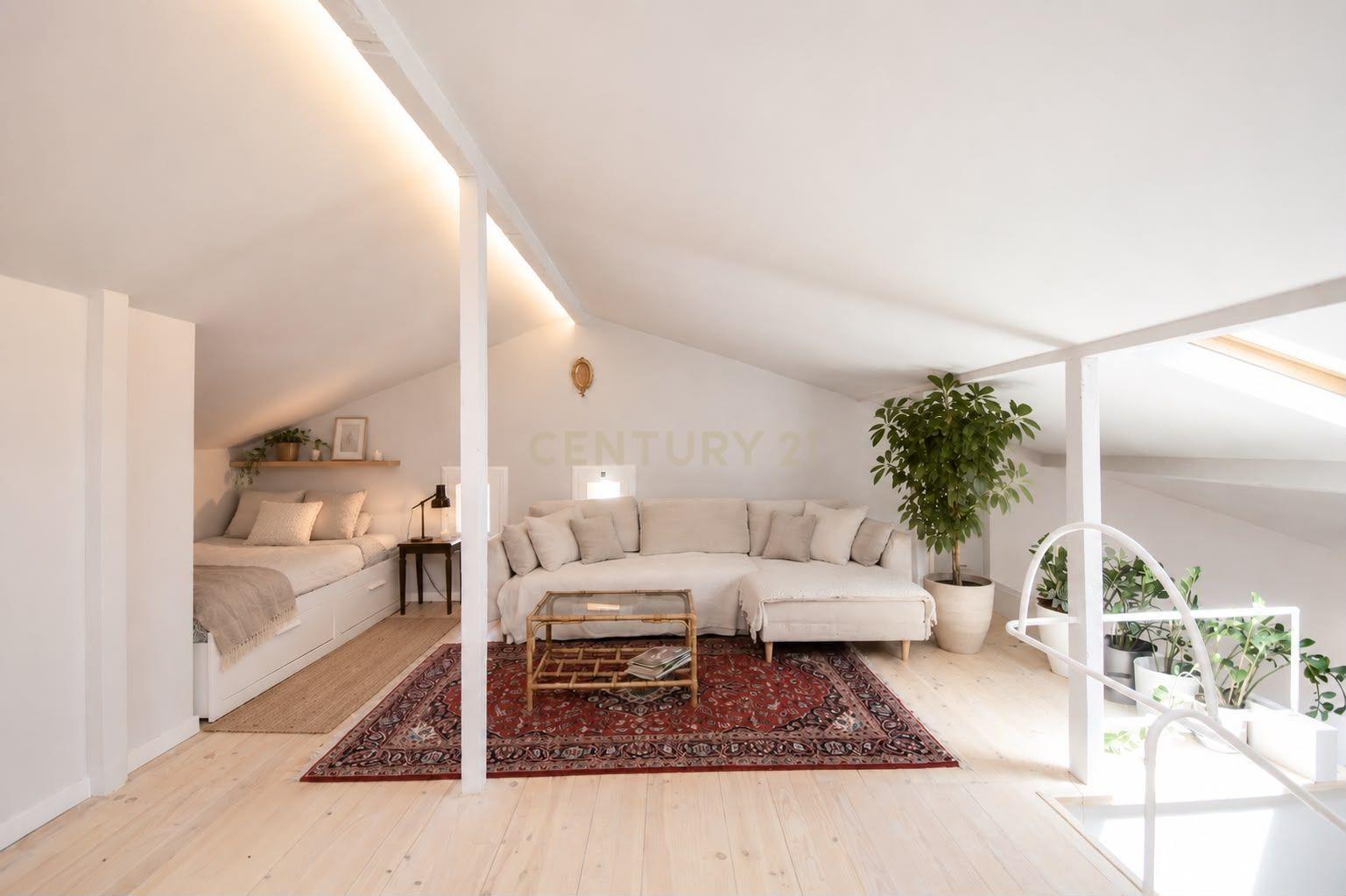 Fotografia 6 de Apartamento com mezzanine e potencial de reconversão na Estrela