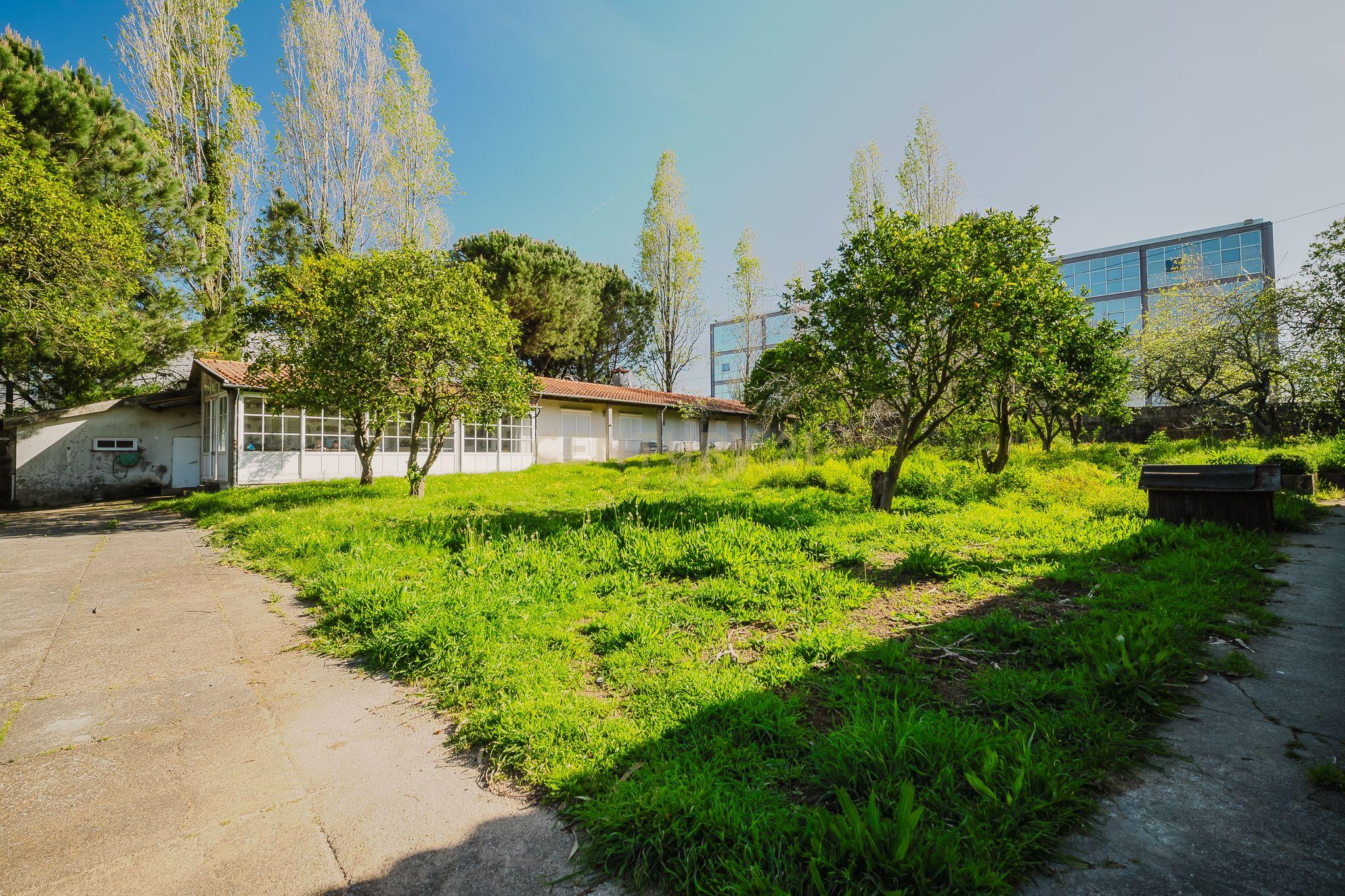 Propriedade Única com 2.400 m² na Maia — Grande Potencial de Rentabilidade - Image 9