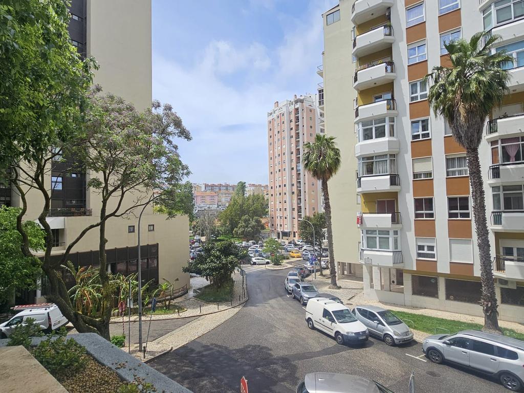 LOJA PARA VENDA EM ALGÉS – RUA MARGARIDA PALLA, 5 - Image 6