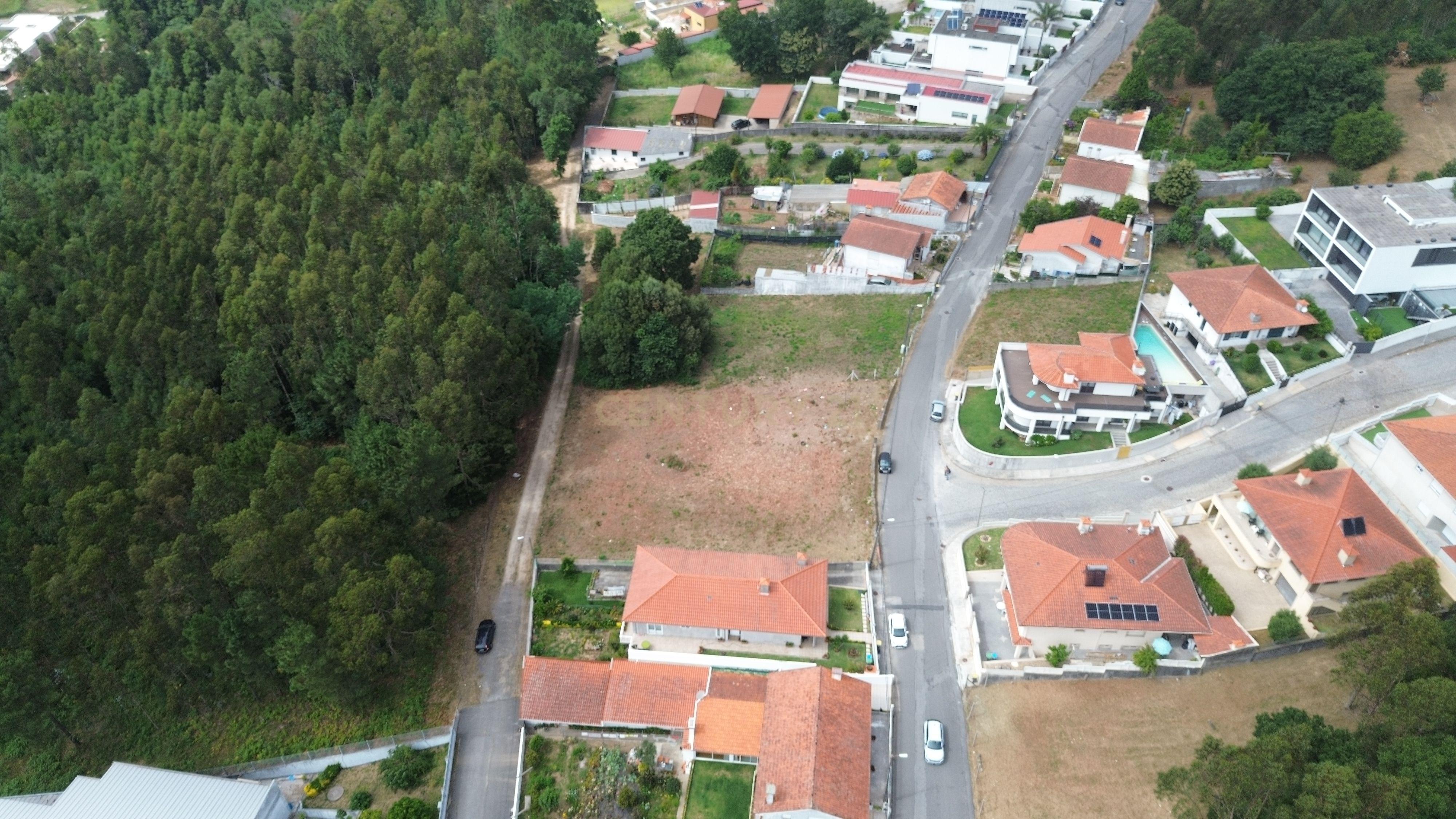 Fotografia 2 de Terreno para Construção de 3 Moradias Geminadas com Projeto Aprovado | Vista Mar