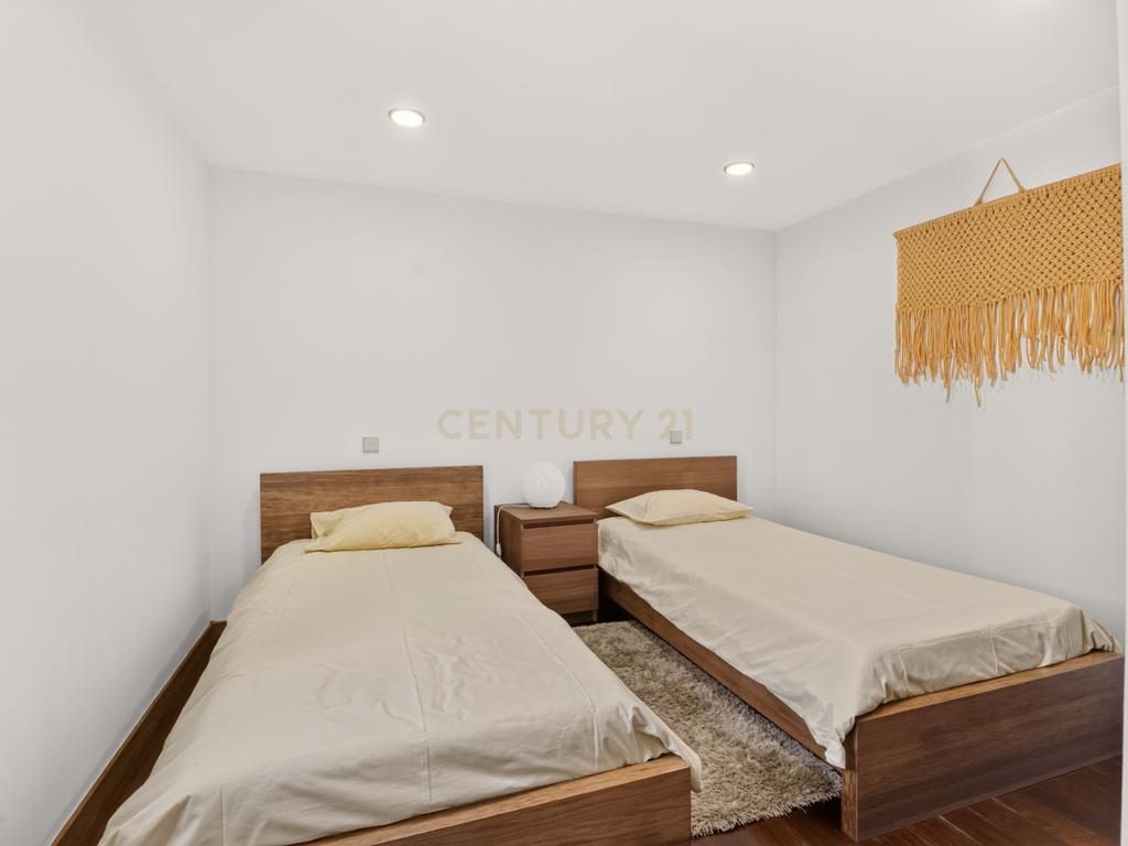 Moradia T4 Térrea de Sonho com Piscina, Campo de Futebol - Image 39