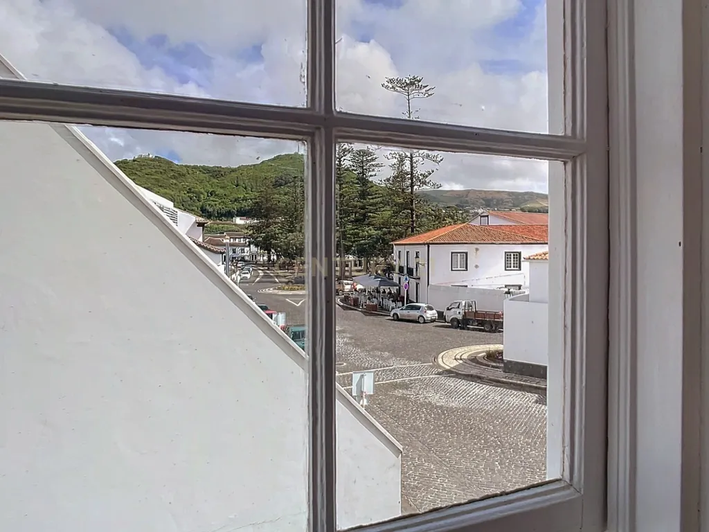 Casa Espetacular na Ilha Graciosa no Centro da Vila - Image 4
