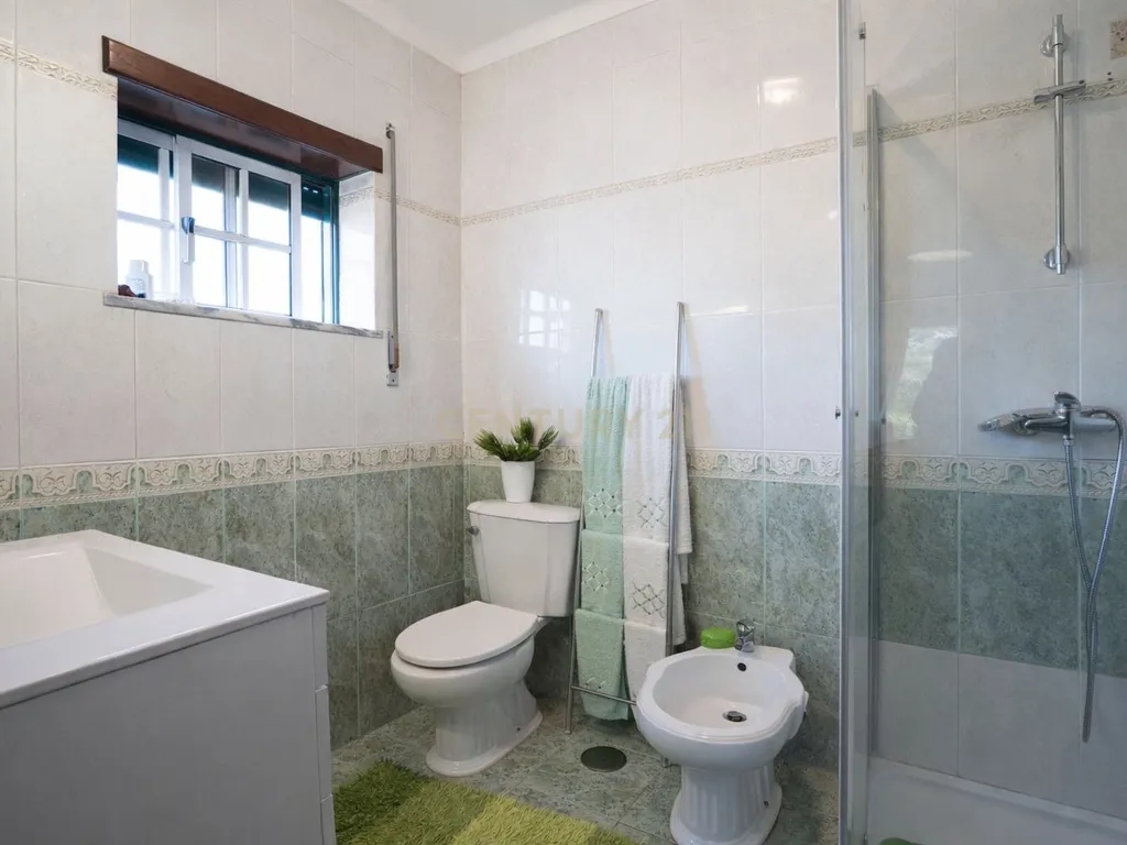 OPORTUNIDADE ÚNICA NA LOUSÃ – MORADIA COM GRANDE POTENCIAL (habitação e comércio) - Image 77
