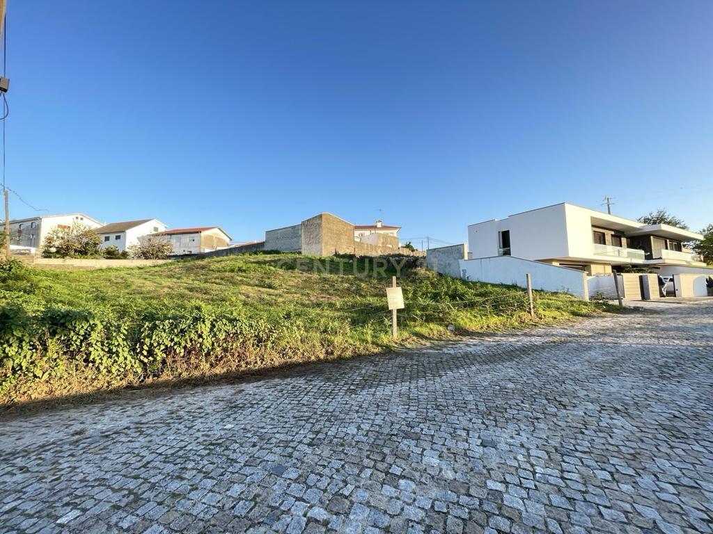 Terreno com 1370 m2 em Gondalães-Paredes - Image 9
