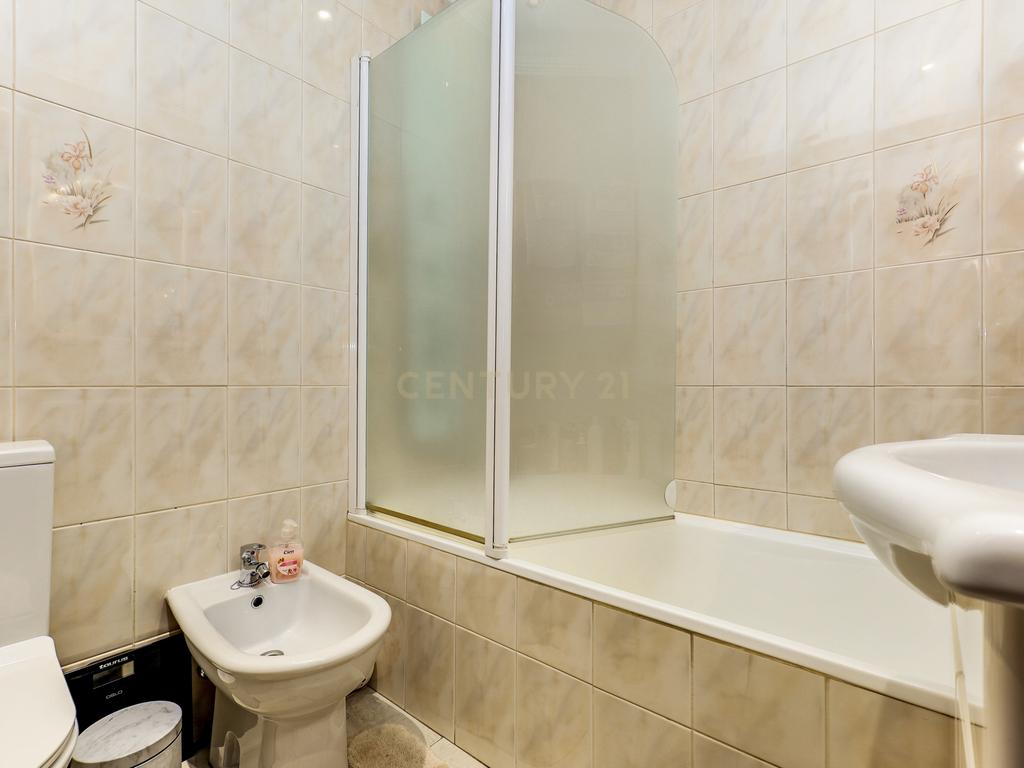Apartamento T2 com 87 m² em excelente estado – São João da Talha - Image 18