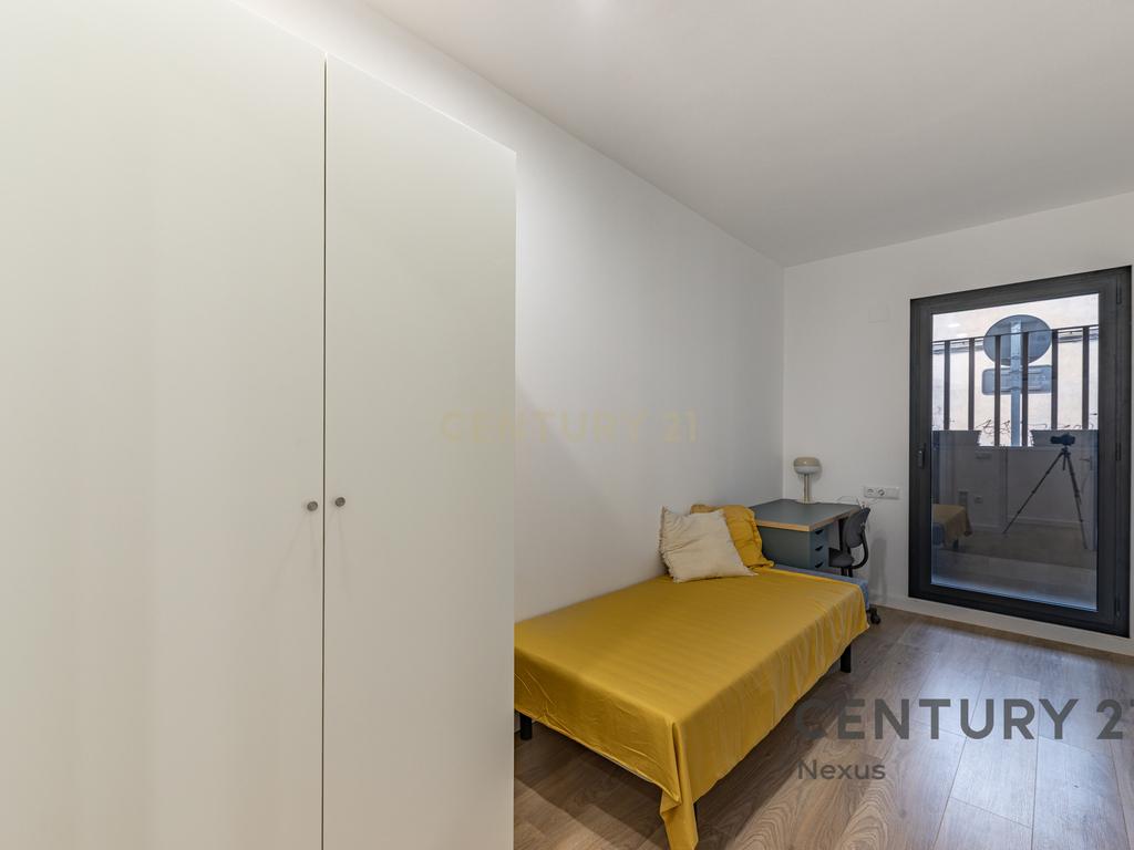 Rés-do-chão impecável com acabamentos de alta qualidade, suíte e eficiência energética em Terrassa - Image 7
