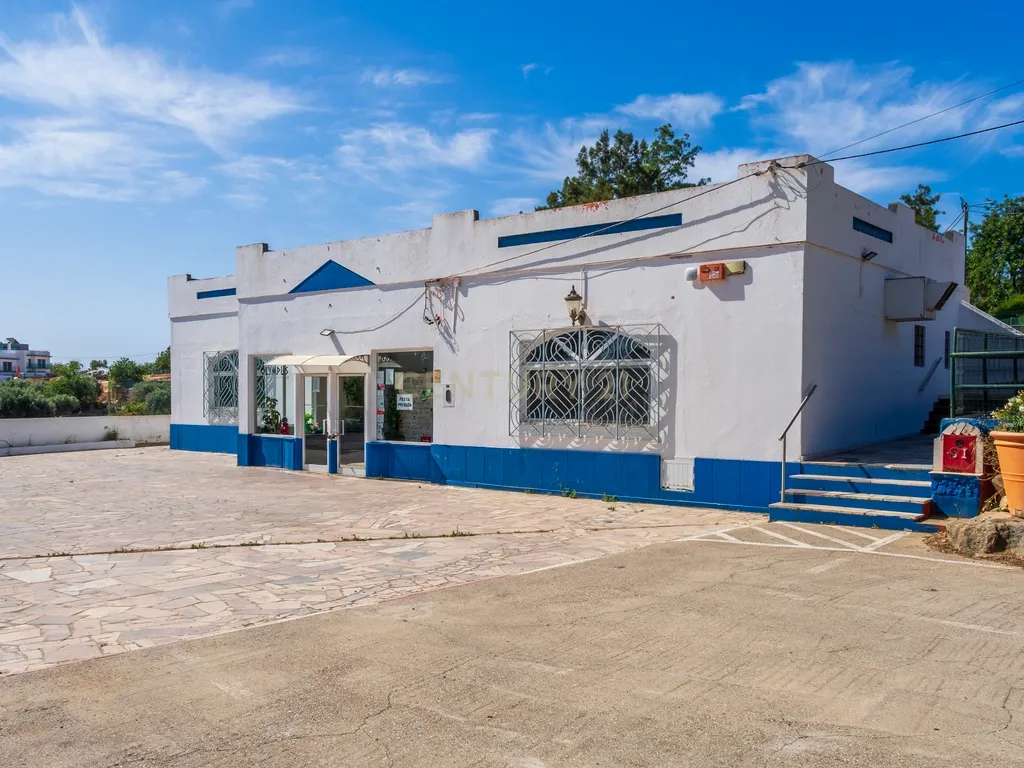 Bar em Olhão com Excelente Localização e Potencial - Image 1