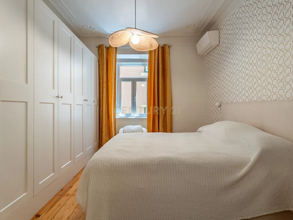 Apartamento T4 Renovado em Santo António, Lisboa — Onde a elegância se sente em cada detalhe - Image 8