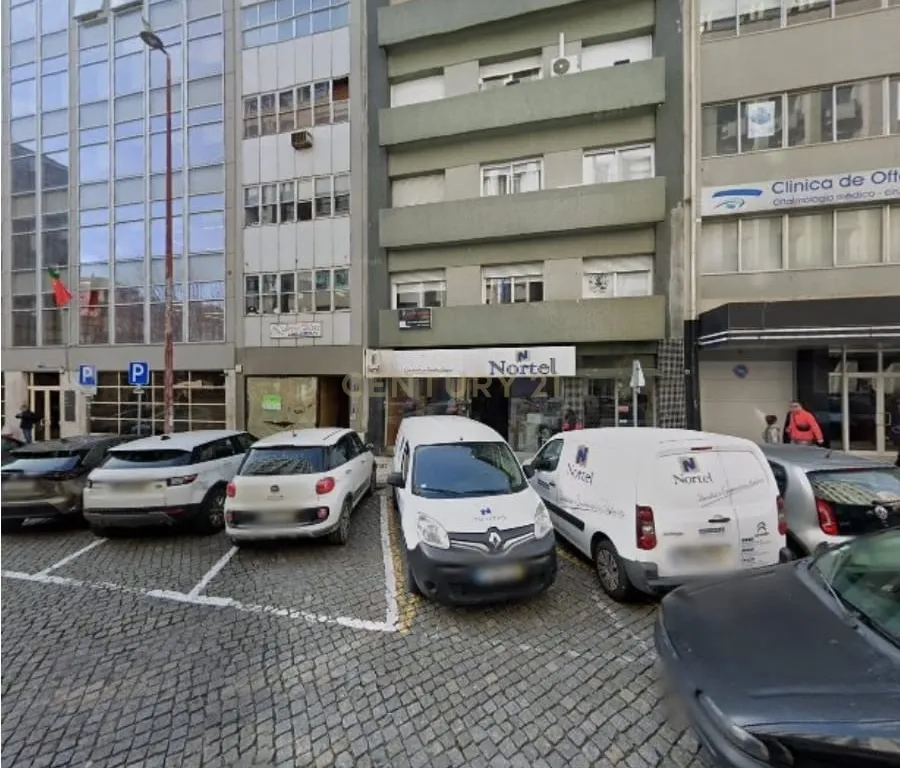 T0 Mobilado no Coração do Porto – Rua do Bolhão - Image 9