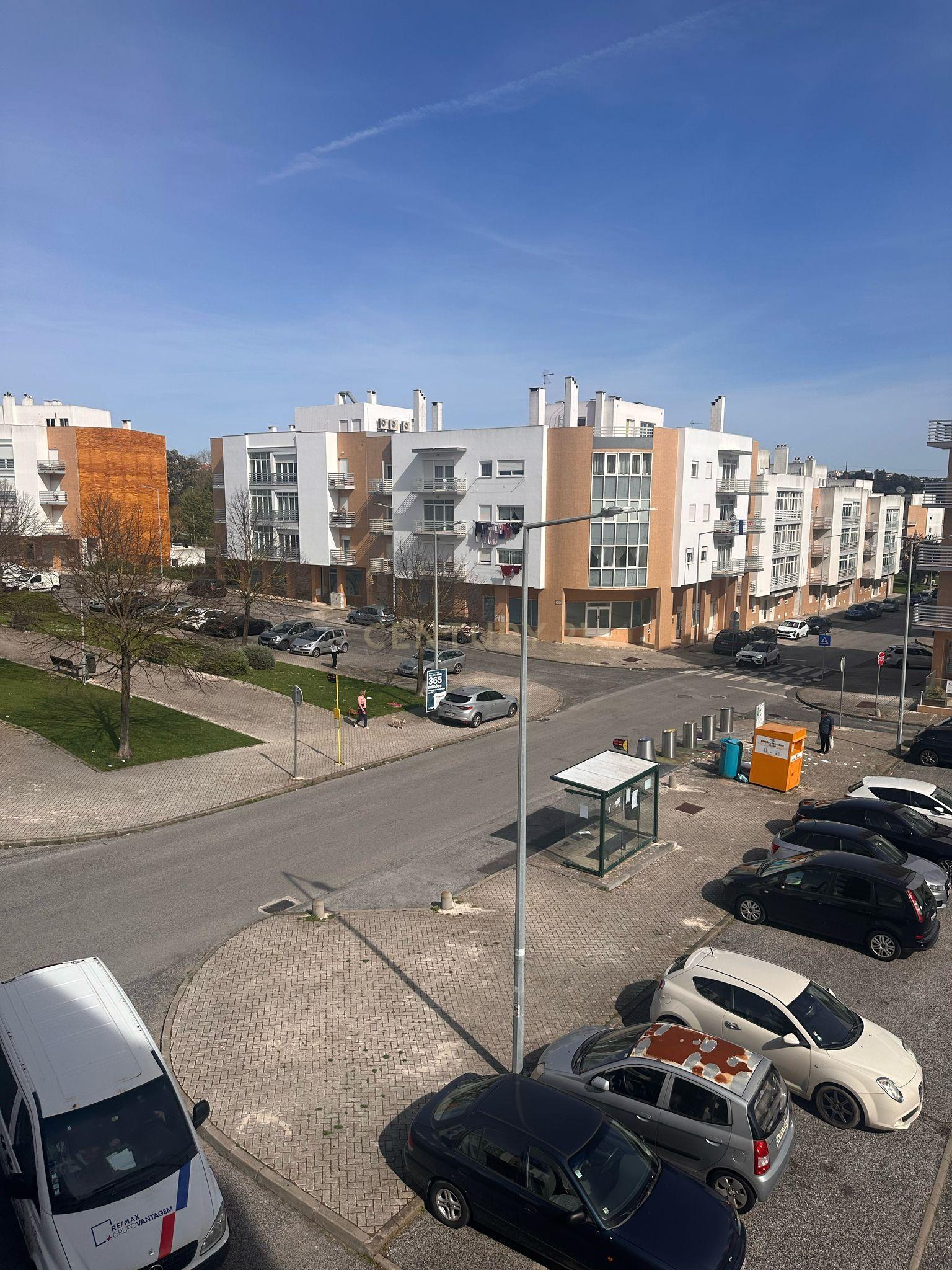 Apartamento T3 em Vialonga, com Garagem e Elevador - Image 29