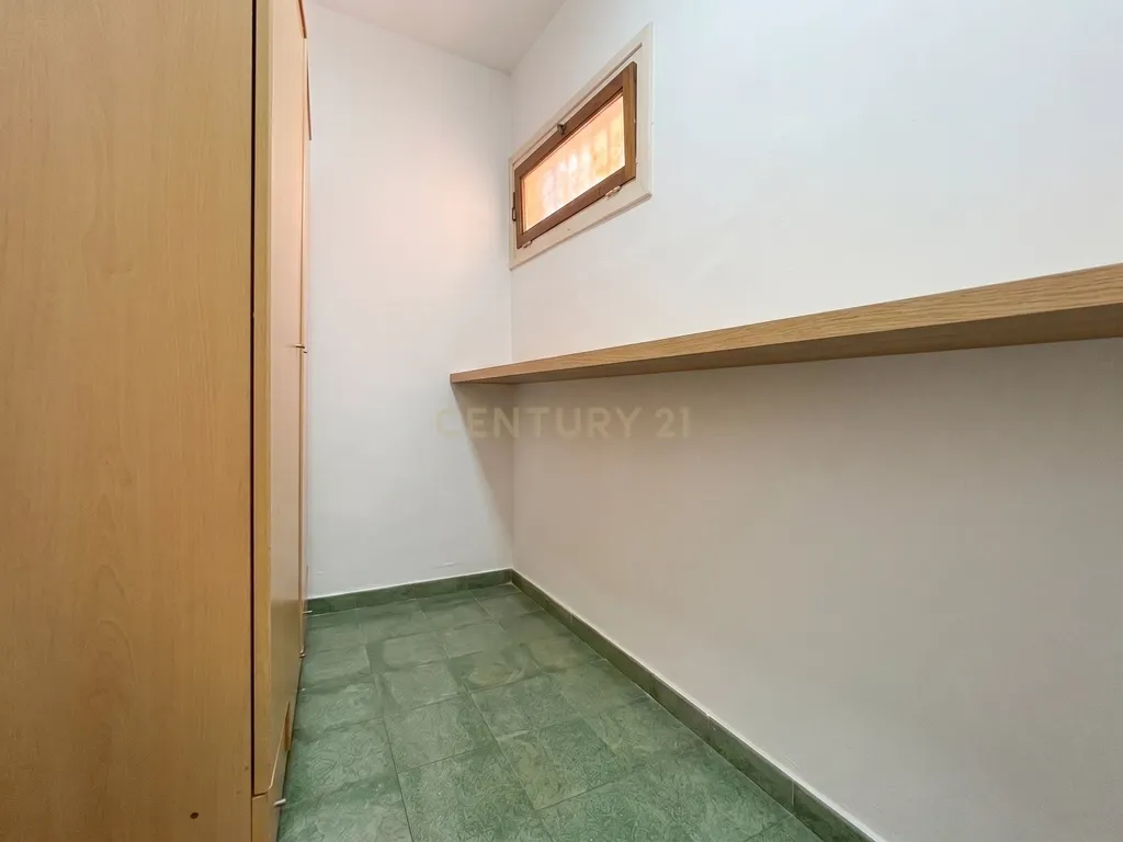 Espaçosa Casa para Recuperar em Sant Cebrià de Vallalta - Image 12