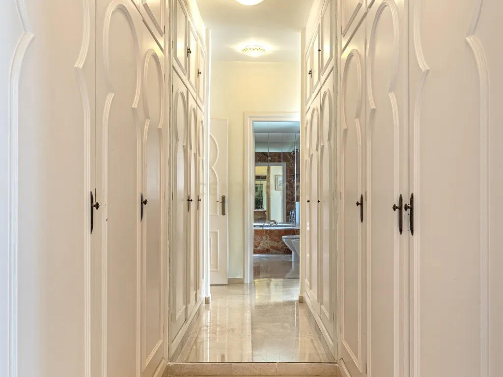 Elegância Andaluza Intemporal no Coração de El Paraíso, Estepona - Image 20