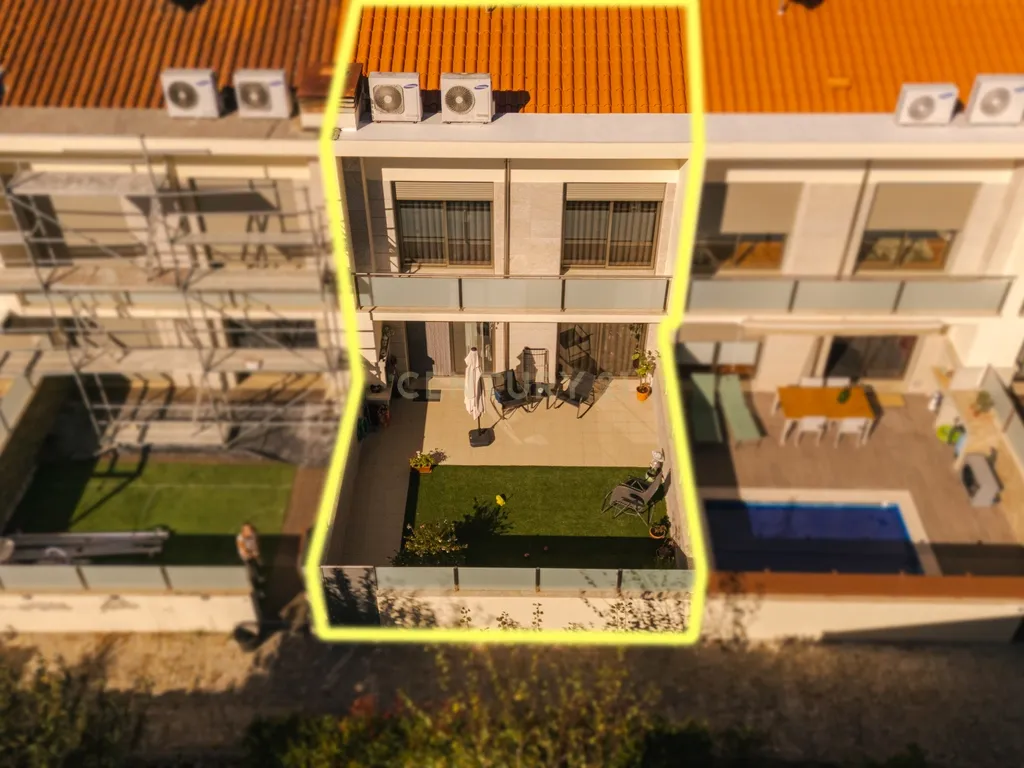 Moradia T4 com 255 m², Suíte Generosa, Jardim e Garagem para 3+ Viaturas | Astromil, Paredes - Image 62