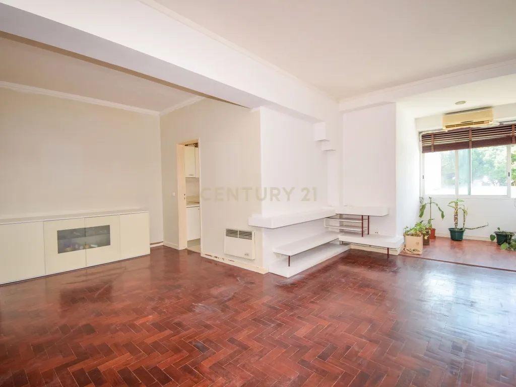 T3 em Alfragide com 125 m² – Oportunidade para Remodelação com Potencial - Image 5