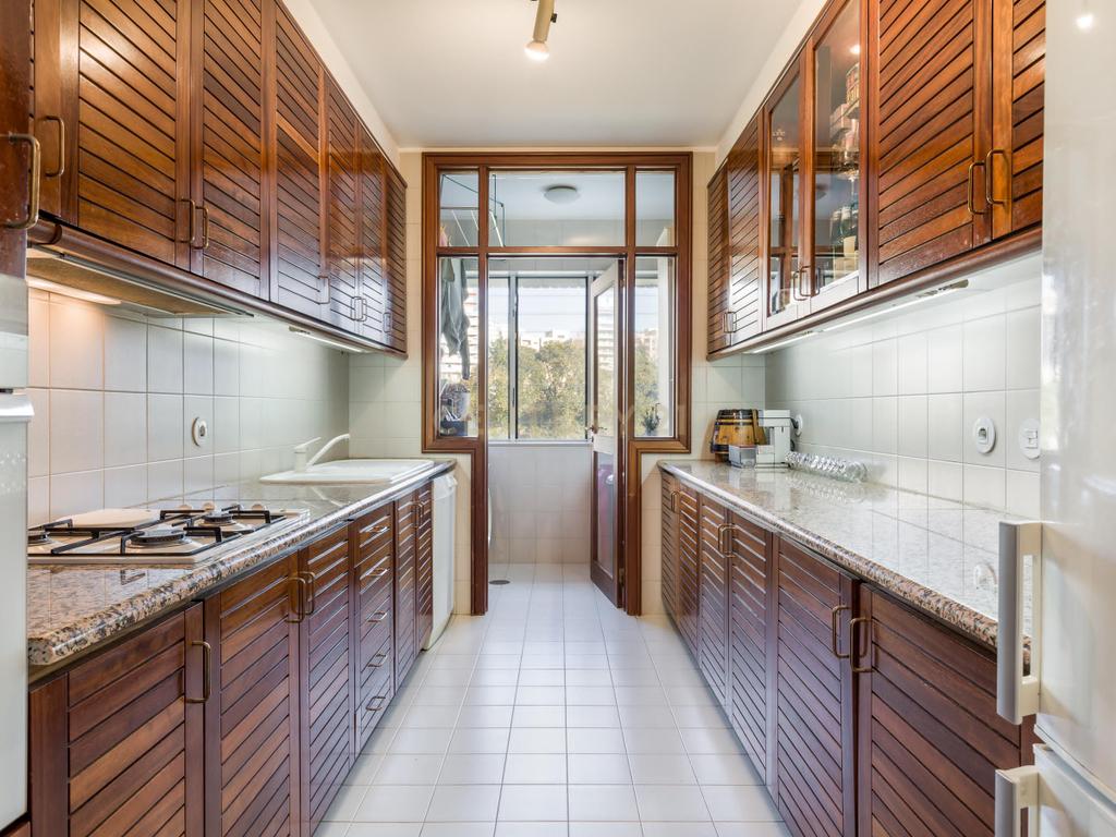 Apartamento T2 no Edifício Vilamar, Foz do Douro, Porto - Image 12