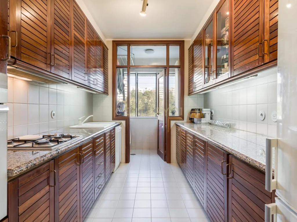 Apartamento T2 no Edifício Vilamar, Foz do Douro, Porto - Image 12
