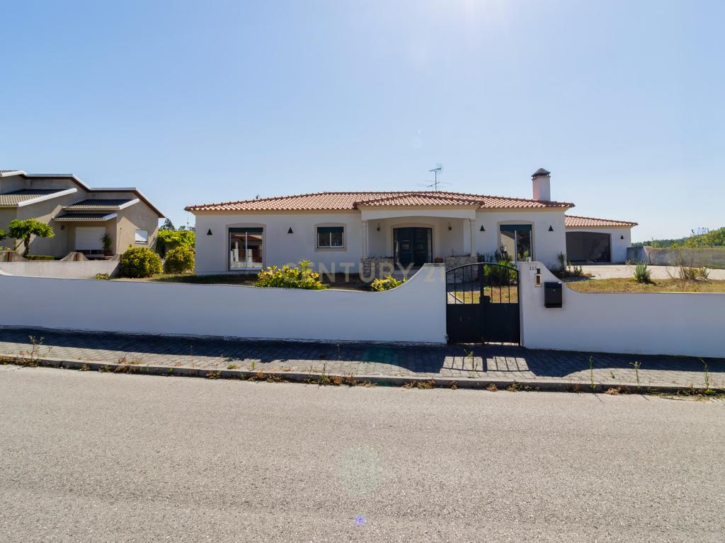 🏡 Moradia Térrea com Garagem para 2 carros - Image 1