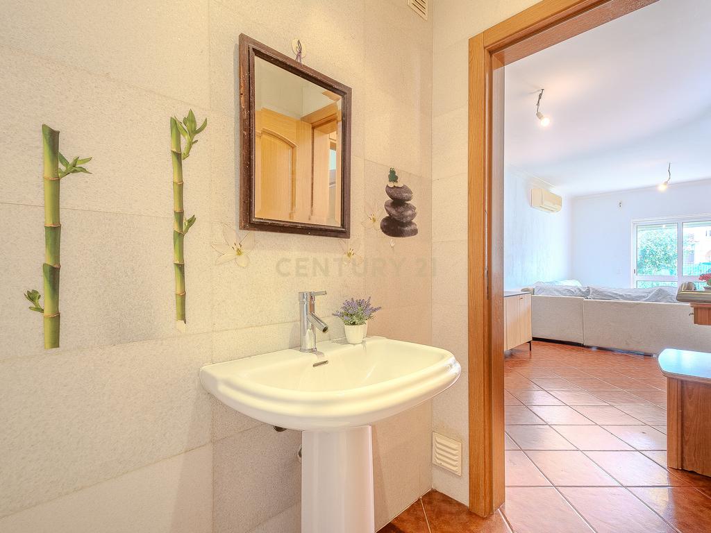 Moradia T2 com Garagem e Logradouro - Ferreiras, Albufeira - Image 19